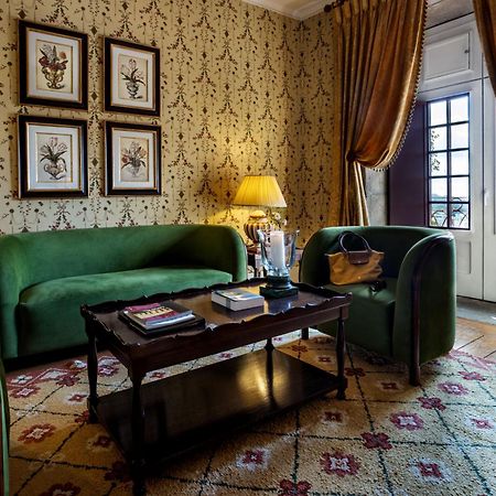 Pousada Mosteiro De Гімарайнш Екстер'єр фото A suite at the Hotel de Crillon