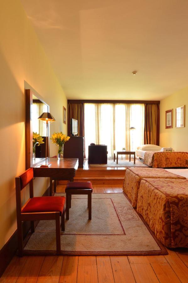 Pousada Mosteiro De Гімарайнш Екстер'єр фото A room at the hotel