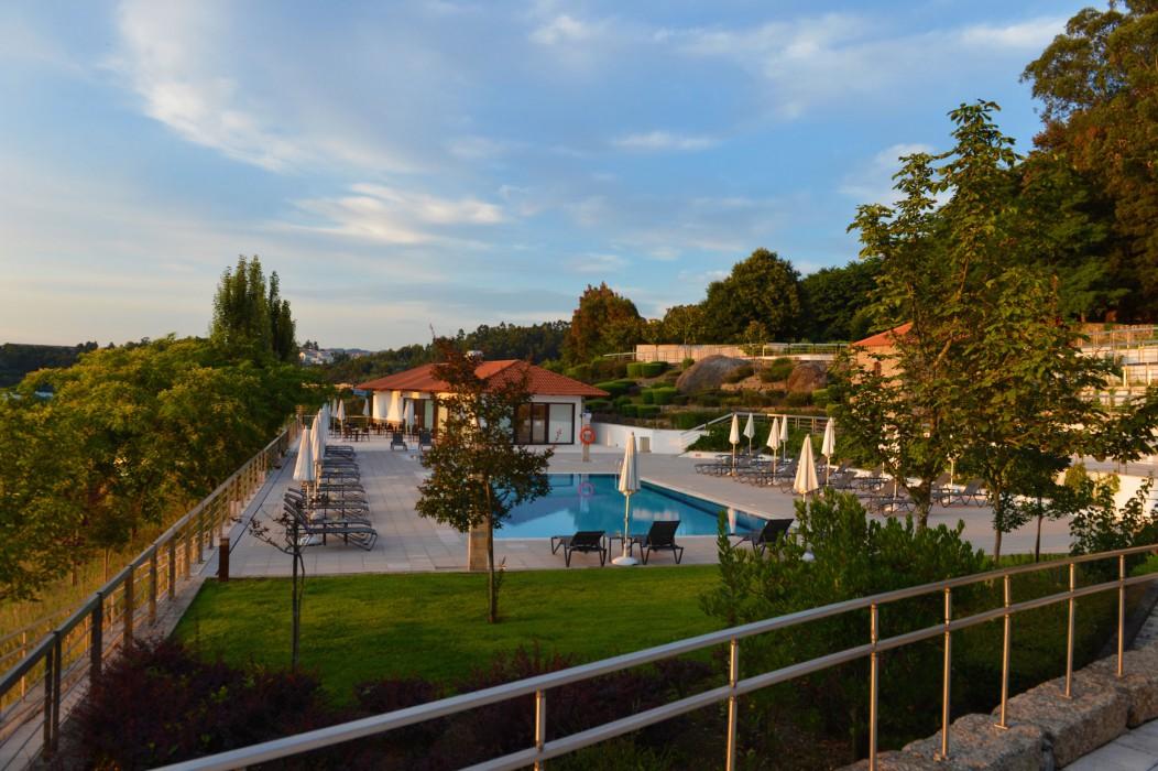 Pousada Mosteiro De Гімарайнш Екстер'єр фото The swimming pool at the hotel