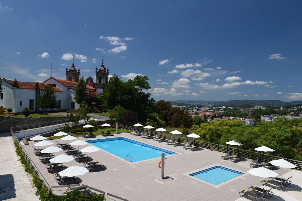 Pousada Mosteiro De Гімарайнш Екстер'єр фото The swimming pool at the Hotel