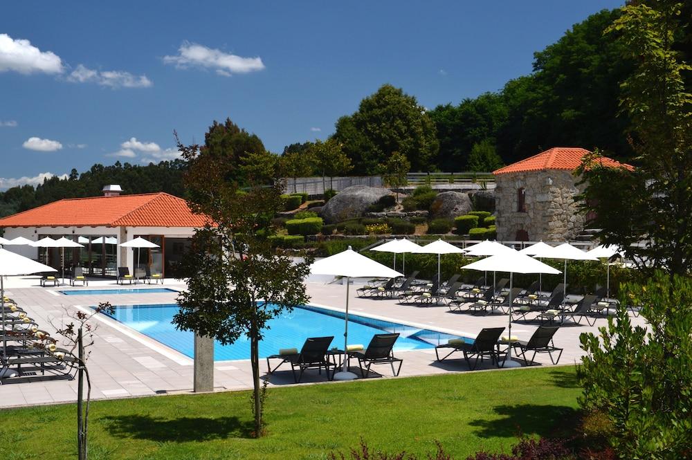 Pousada Mosteiro De Гімарайнш Екстер'єр фото The swimming pool at the Pousada de Óbidos