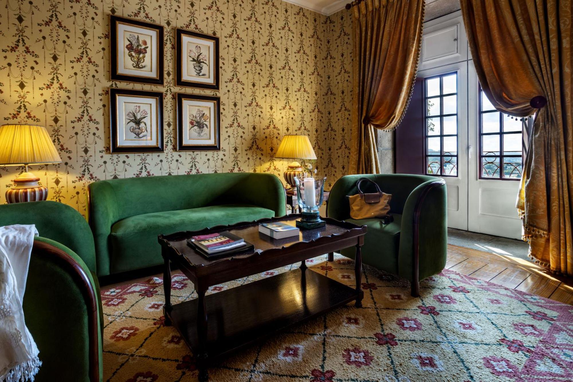 Pousada Mosteiro De Гімарайнш Екстер'єр фото A suite at the Hotel de Crillon