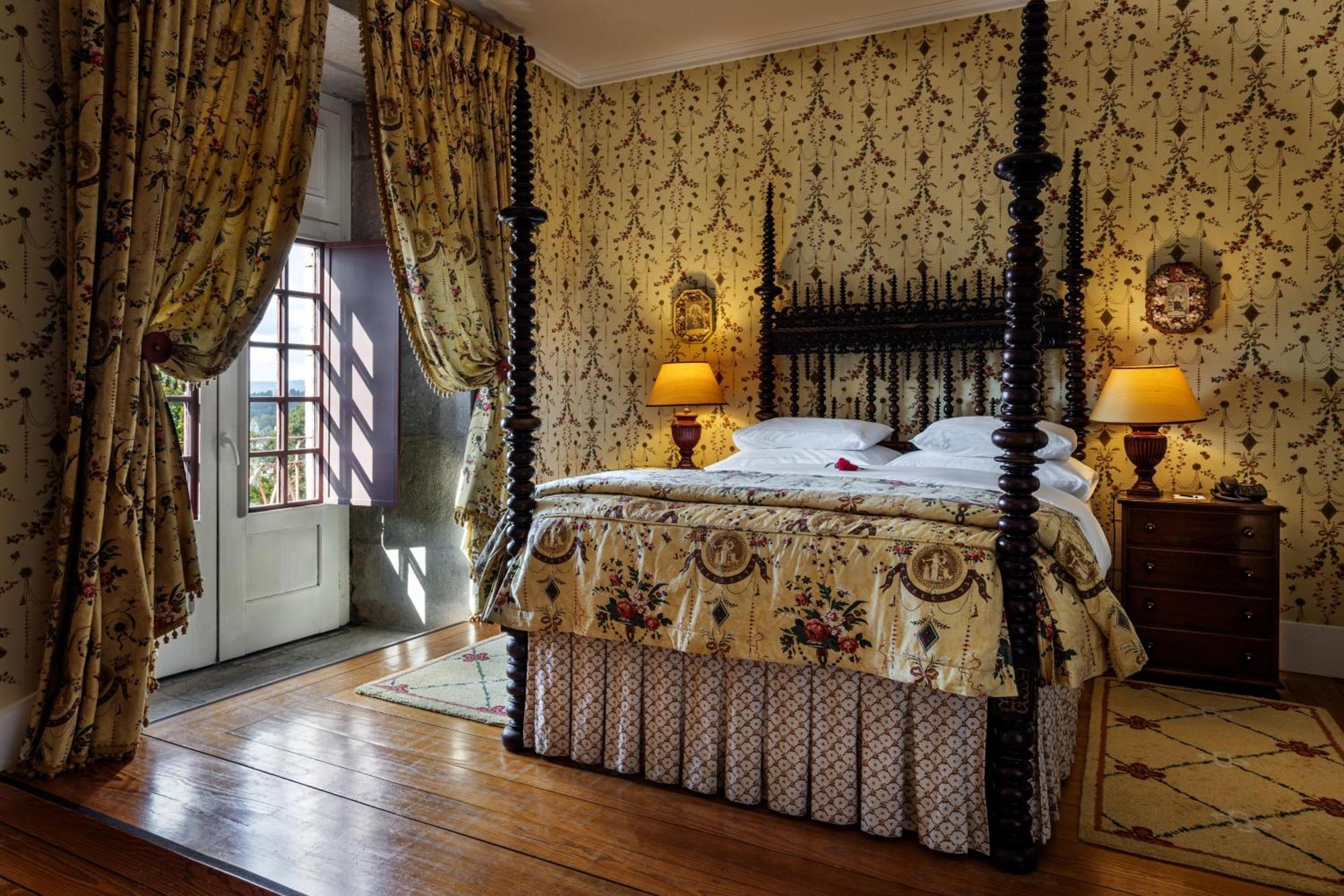 Pousada Mosteiro De Гімарайнш Екстер'єр фото The bedroom of the hotel