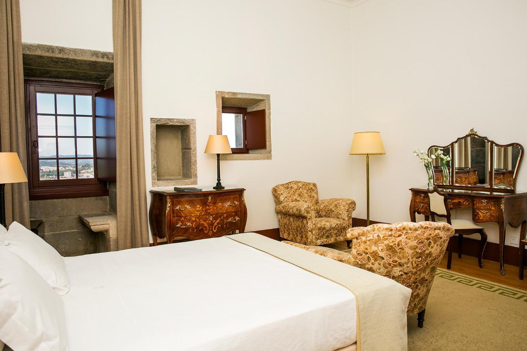 Pousada Mosteiro De Гімарайнш Екстер'єр фото A bedroom at the Hotel