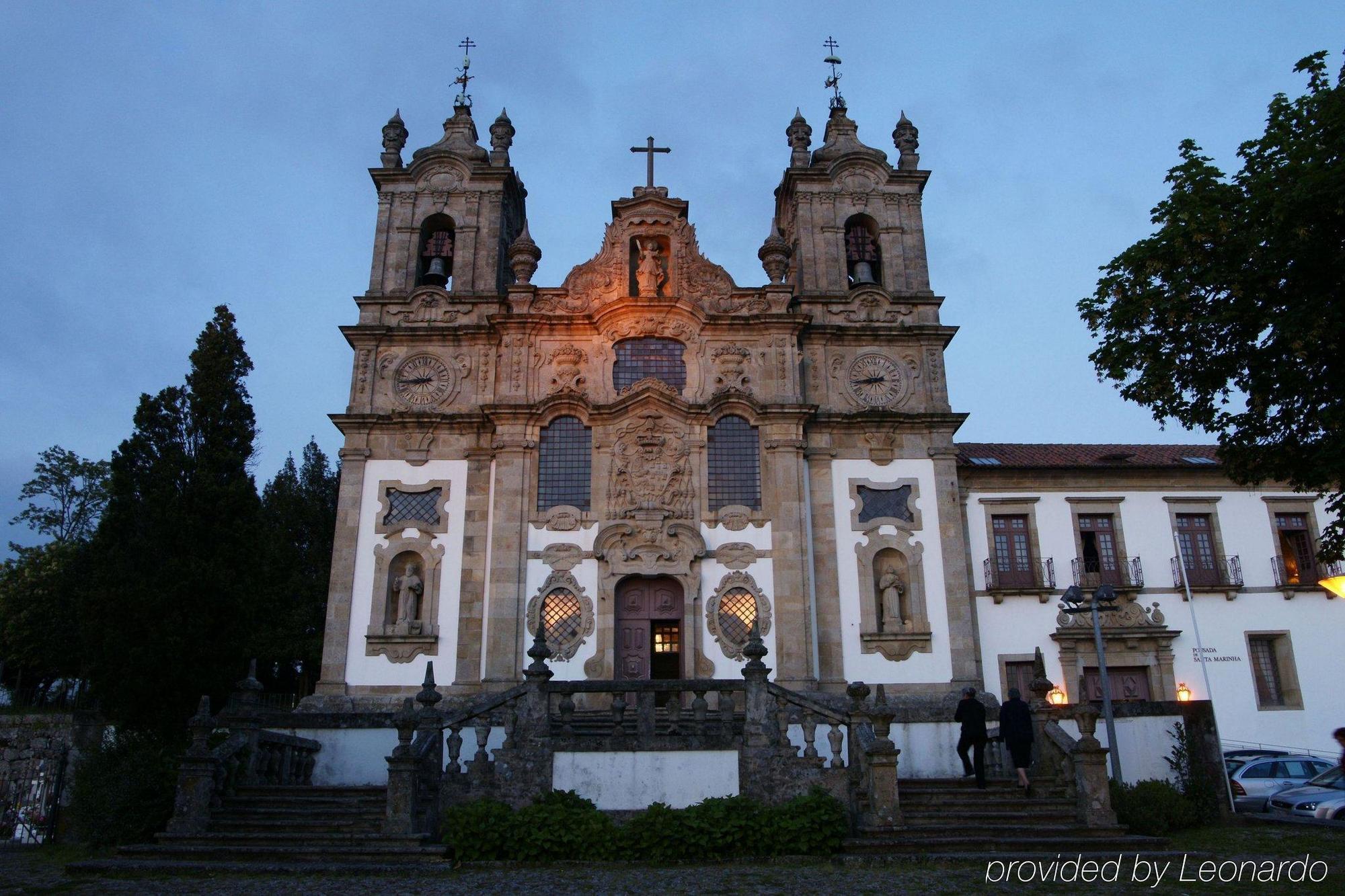 Pousada Mosteiro De Гімарайнш Екстер'єр фото The front facade of the church of the Pousada de Lindoso