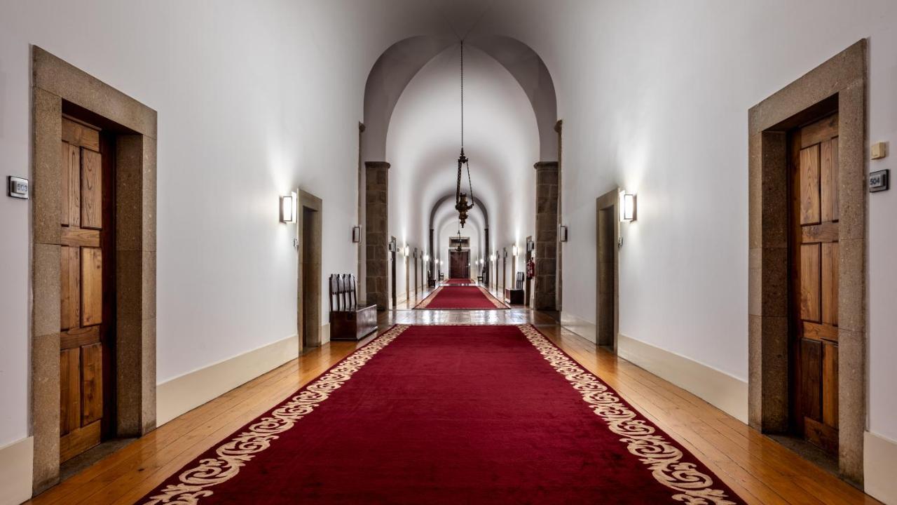 Pousada Mosteiro De Гімарайнш Екстер'єр фото The corridor of the Presidential Palace